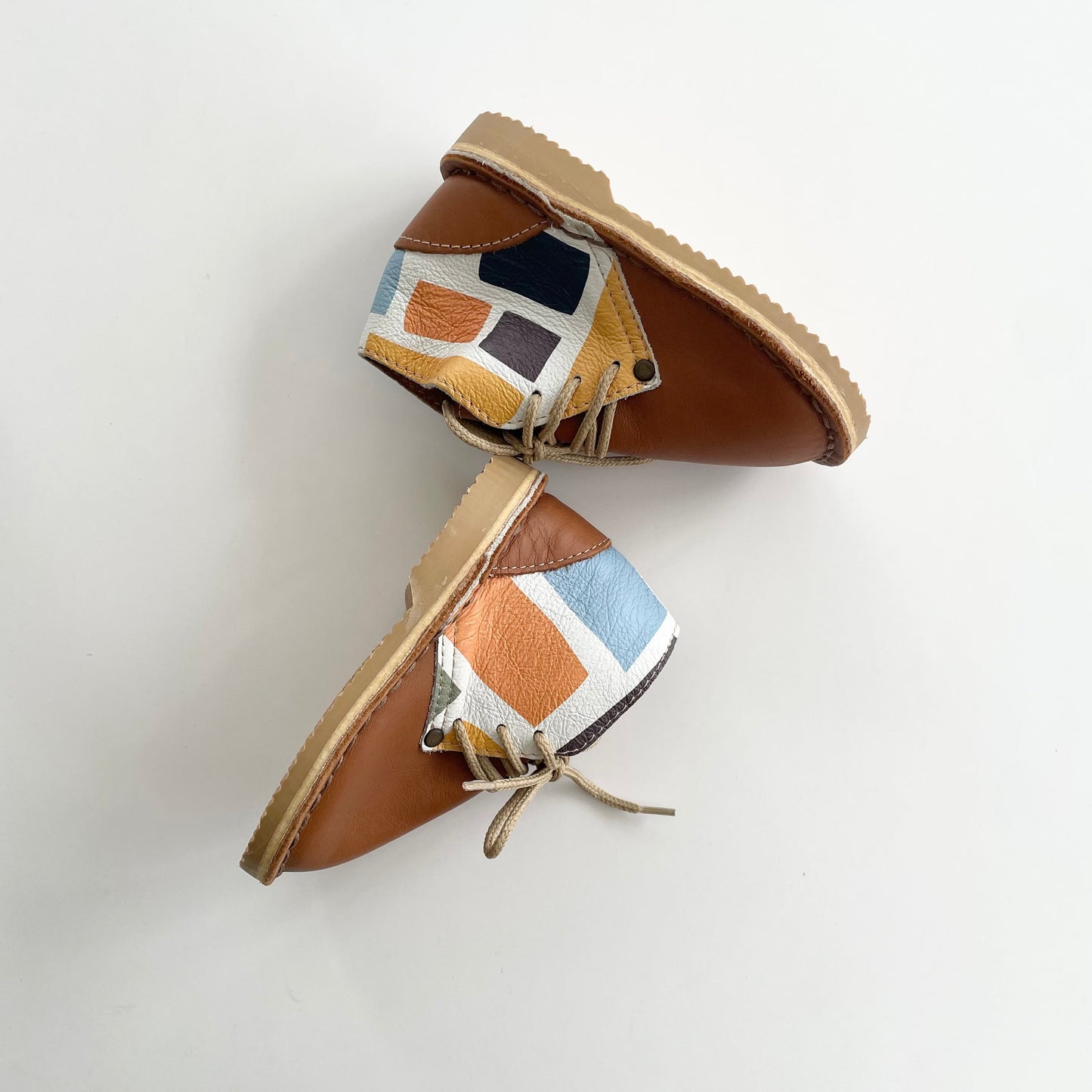 TAN SQUARE VELLIES